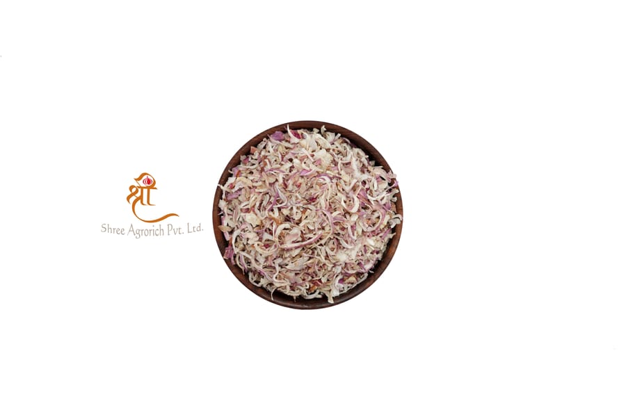 Dehydrated pink onion flakes, mild sweetness, export-grade from Gujarat, India